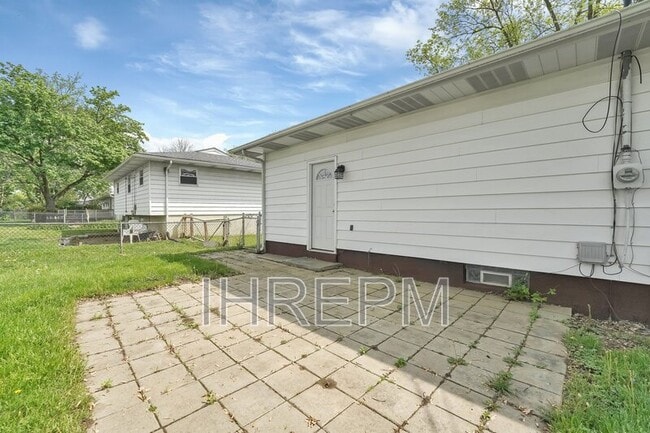 Building Photo - 6295 Faircrest Rd
