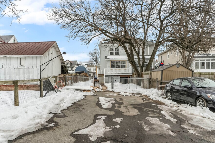 Building Photo - 640 Market St