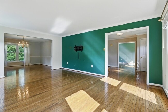Building Photo - 14720 Peachwood Dr