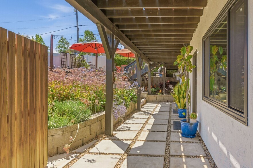 Building Photo - 234 Spanish Spur