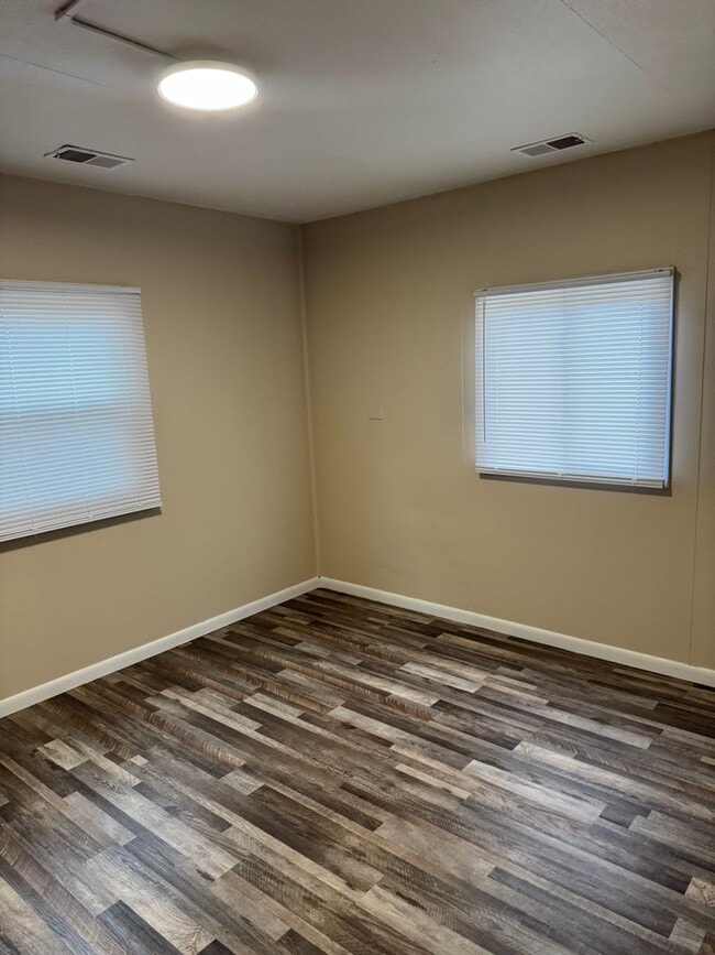 Building Photo - Newly remodeled 2 bedroom home