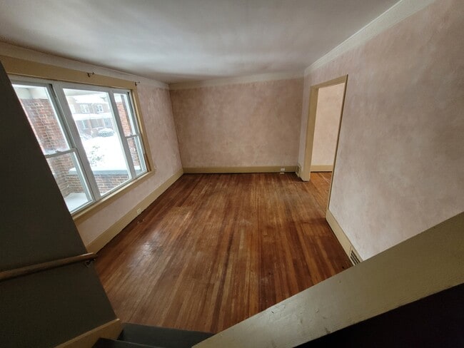 Building Photo - 857 Newton Ave