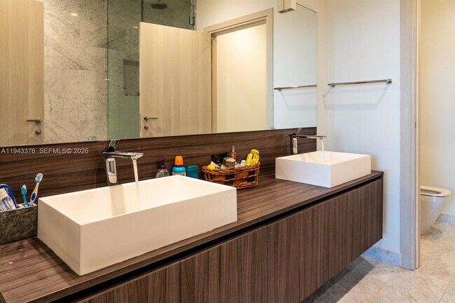 Building Photo - 1000 Brickell Plaza