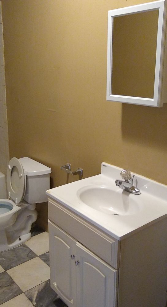 Building Photo - 107-109 E 17th St