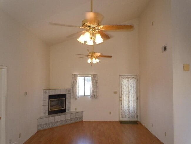 Building Photo - 2059 Columbia Ct NE