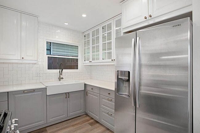 Building Photo - Upgraded 2br Coronado House, Bonus Room, Yard & Garage!