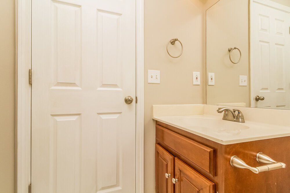 Building Photo - 304 Acorn Ct