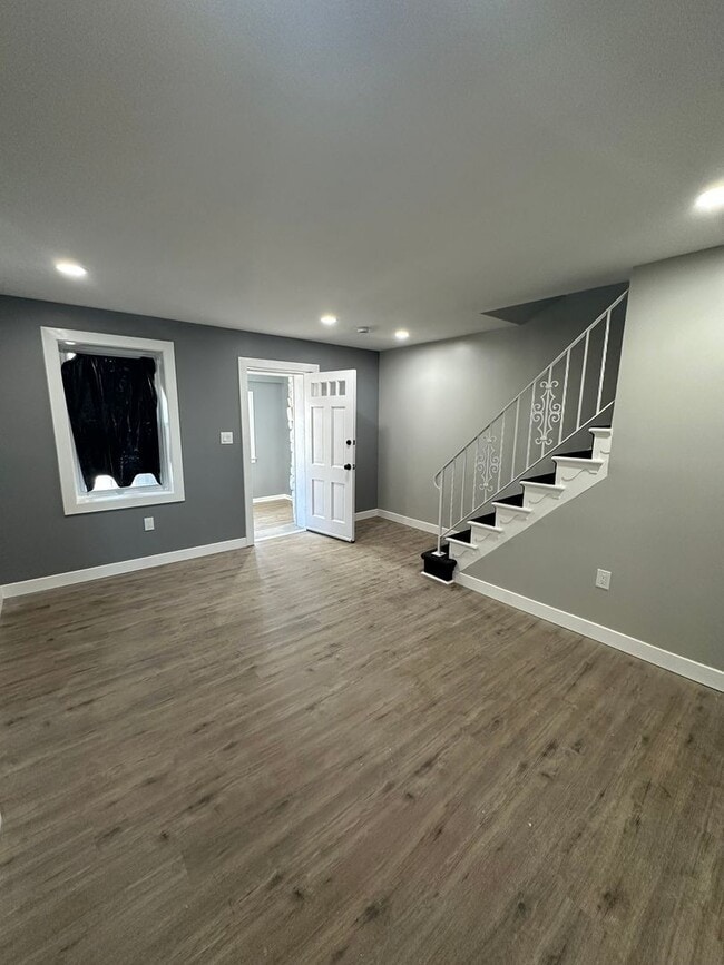 Building Photo - Newly renovated 3 bed/1 bath