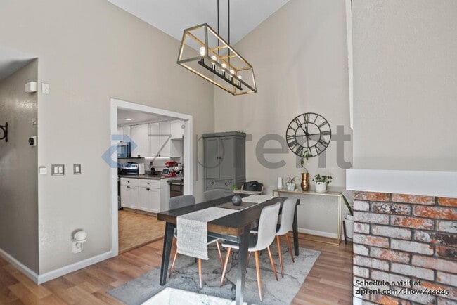 Building Photo - 652 St Ives Ct