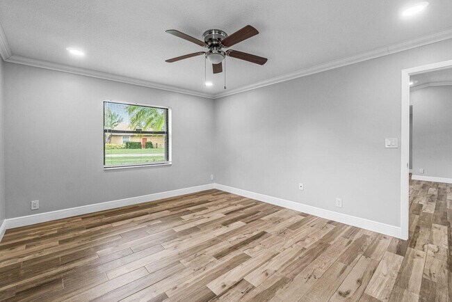 Building Photo - 1849 Tulip Ln