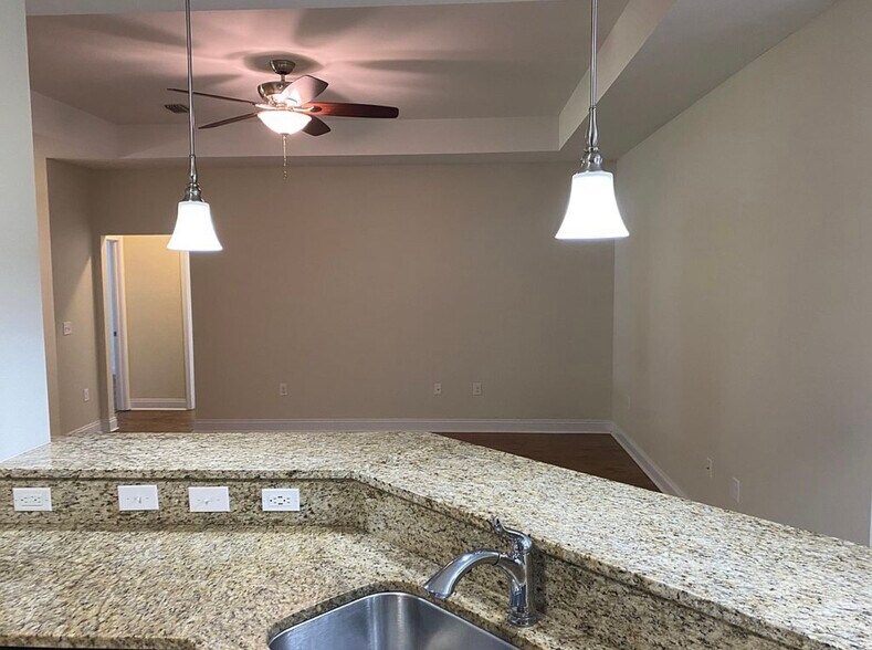 Building Photo - 2267 Tom St