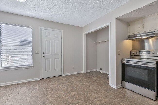 Building Photo - 3319 Felicia St