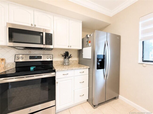 Building Photo - 7430 S Ocean Dr