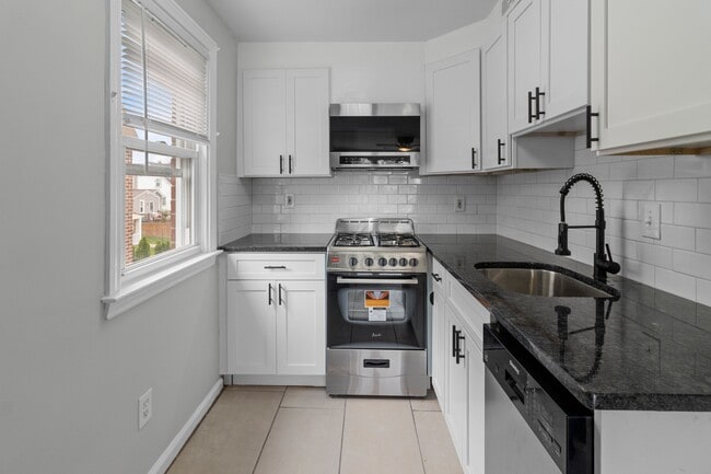 Building Photo - 145 Isabel Ave