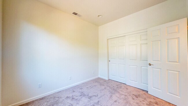 Building Photo - Rincon Valley FIVE Bedroom Three Bathroom Single Family Home!