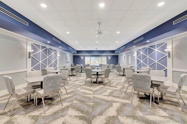Building Photo - 6193 Pointe Regal Cir