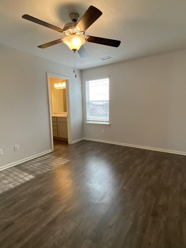 Building Photo - PRELEASEING NOW! NO HIDDEN FEES!! Three Bedroom | Two and a Half Bath Home in Spring Hill