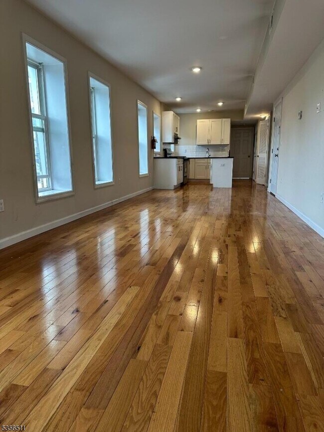 Primary Photo - 26 Lindsley Ave