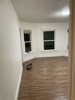 Building Photo - 24 Henry St