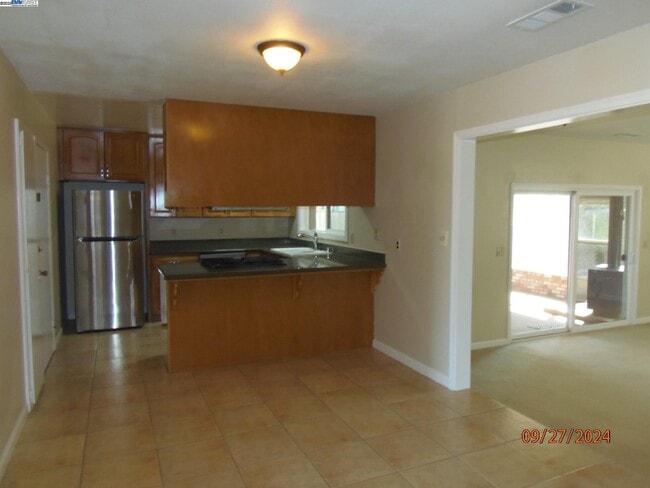 Building Photo - 8320 Davona Dr