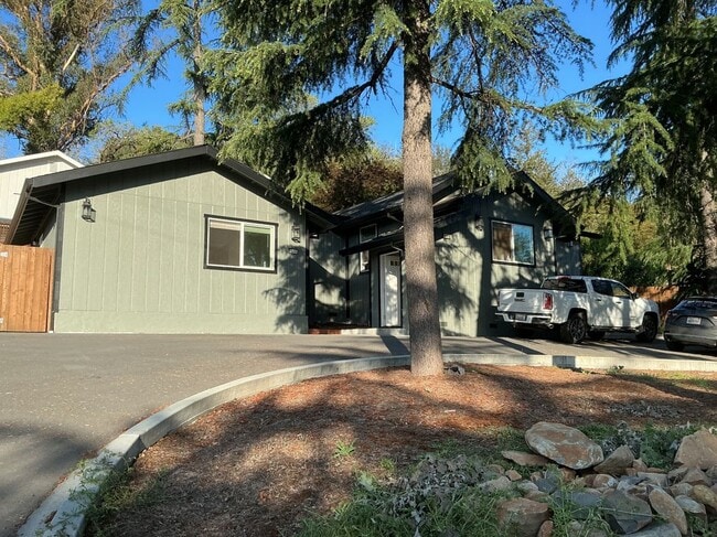 Building Photo - 545 Brush Creek Rd