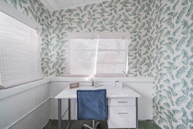 Building Photo - 1016-1042 NW 42nd St