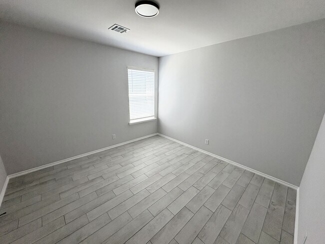 Building Photo - 9306 N 114th E Ave