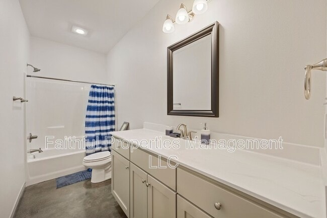 Building Photo - 10071 Shadow Wood Cir