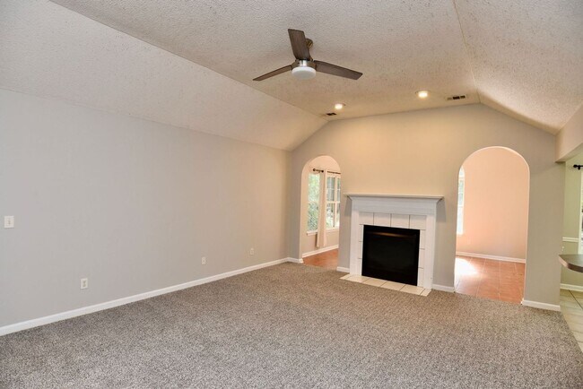 Building Photo - 121 Laurenburg Dr