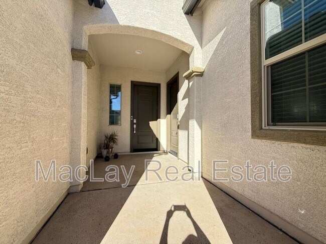 Building Photo - 2996 E Birdsong Ave