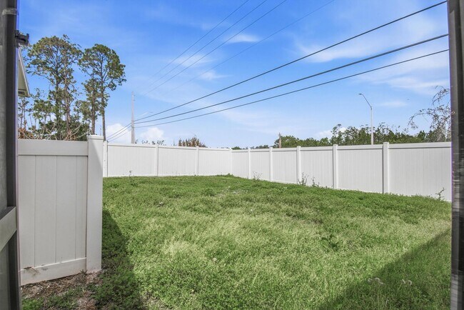 Building Photo - Amazing Pool Home!