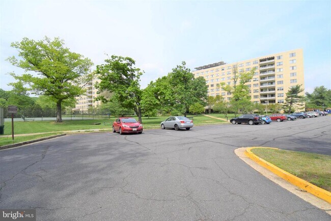 Building Photo - 6621 Wakefield Dr