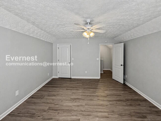 Building Photo - 4 Bed, 2 Bath Home with Garage / Pet-Friendly / Available Now!