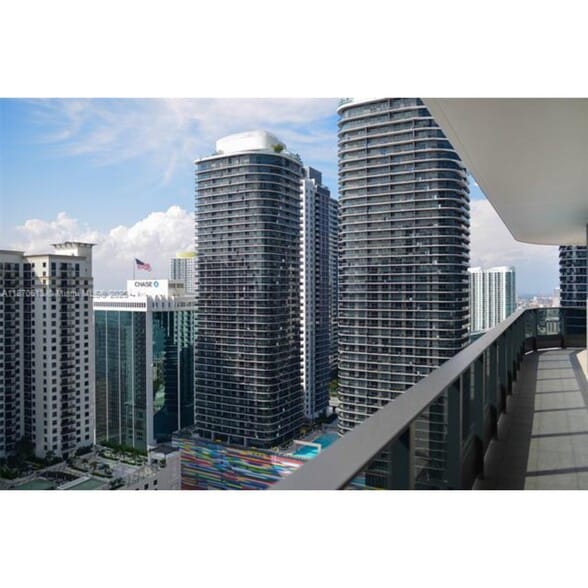 Building Photo - 1000 Brickell Plz