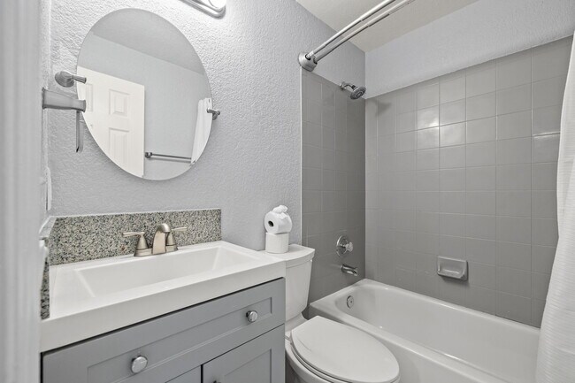 Building Photo - 487 Pinellas Bayway S