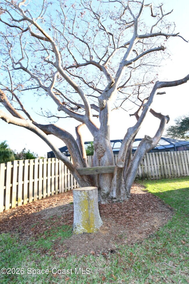 Building Photo - 405 Sparrow Dr