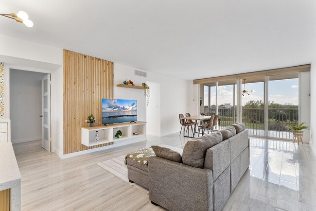 Building Photo - 3001 S Course Dr