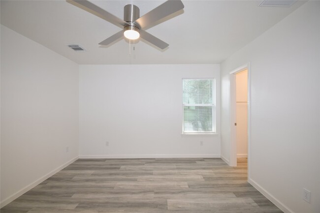 Building Photo - 6145 Settlers Square Ln