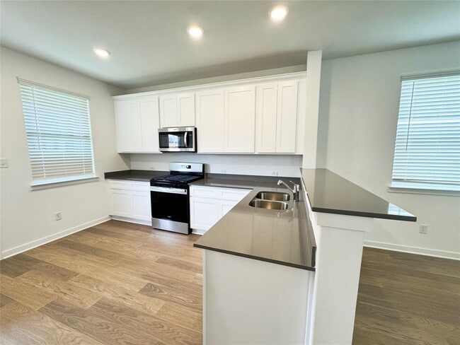 Building Photo - 130 Golden Bell Wy