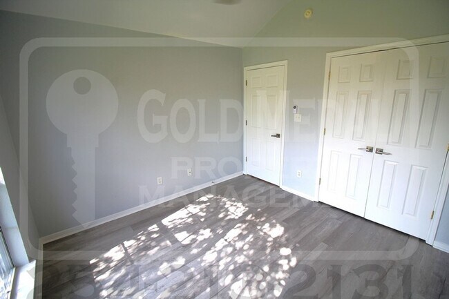 Building Photo - Beautiful 3-bed, 2-bath home now available...