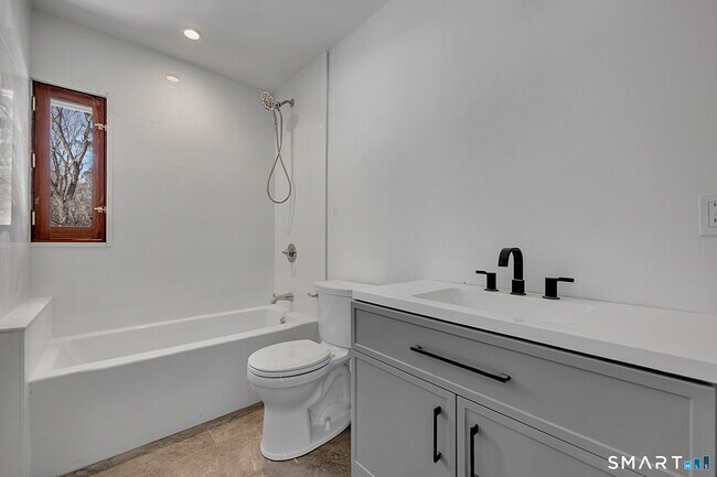 Building Photo - 220 Upper Grassy Hill Rd