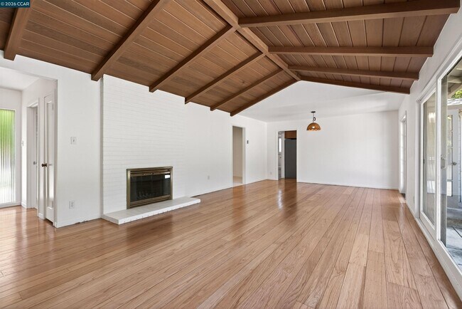 Building Photo - 39 Donna Maria Way