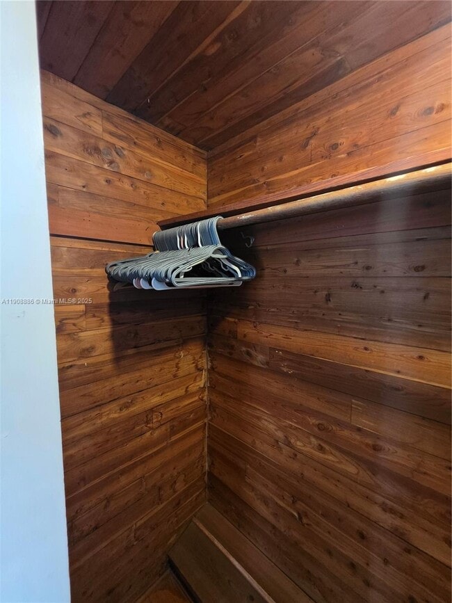 Building Photo - 8024 Harding Ave