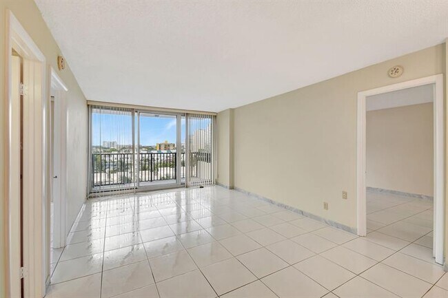 Building Photo - 531 N Ocean Blvd
