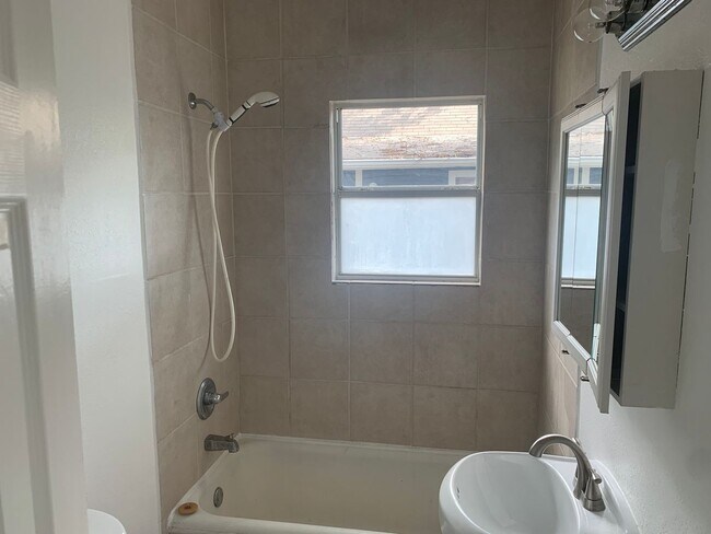 Building Photo - MAJOR PRICE DROP! Excellent home located in Kendall - Whittier!