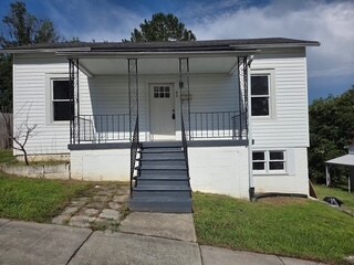 Building Photo - 45 Laurel Ave