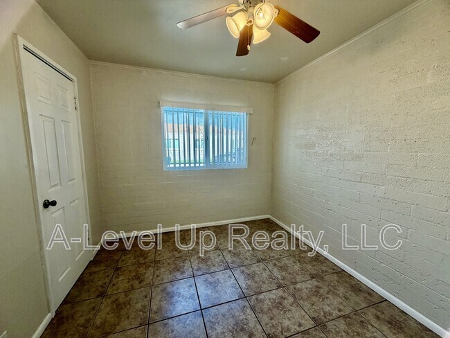 Building Photo - 2304 E Monterey Vista