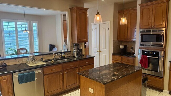 Building Photo - 9604 Crenata Cove