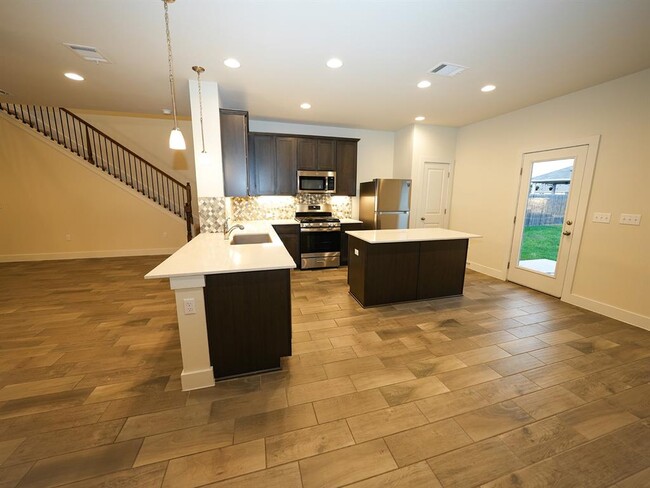 Building Photo - 10613 Harwood Overlook Cove
