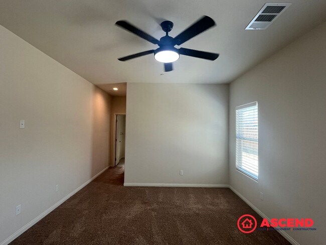 Building Photo - Stunning 4 Bedroom Home In The Southwest!